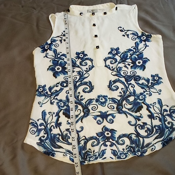 Worthington Elegant Blue Paisley Floral On White Top Size Medium - Picture 10 of 11